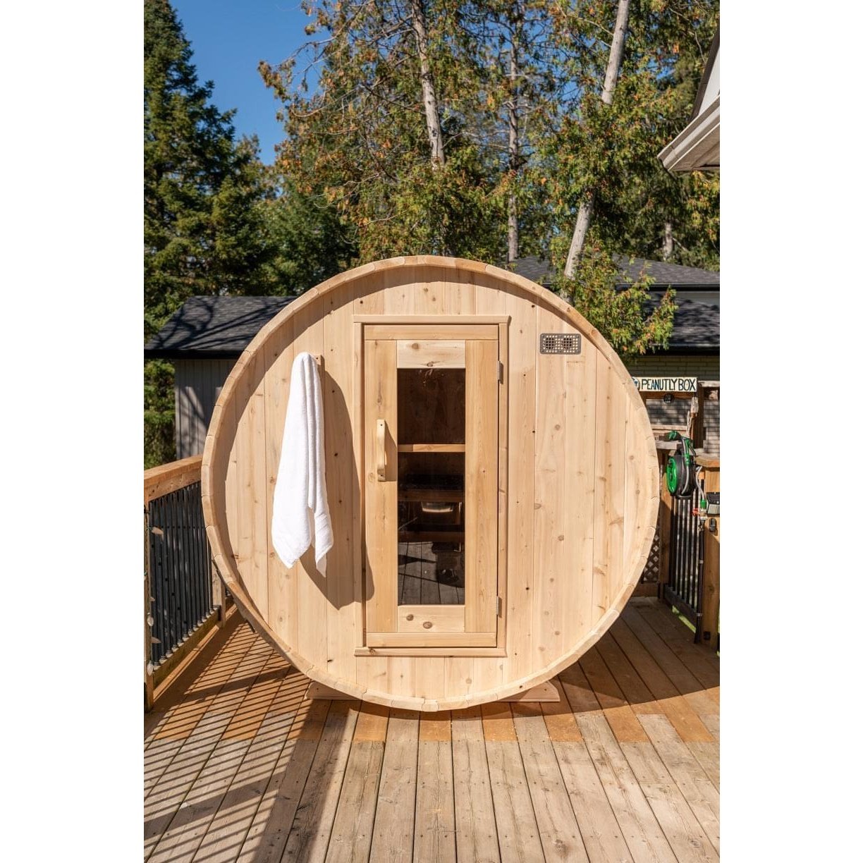 LeisureCraft LeisureCraft Canadian Timber CTC22W Harmony Barrel Sauna – 2–4 Person Outdoor Cedar Sauna