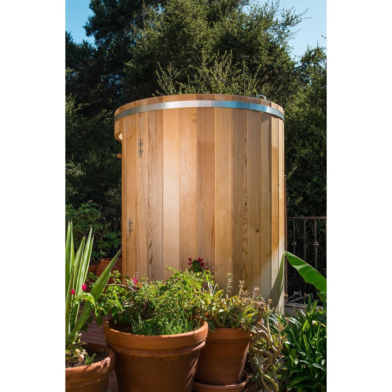 LeisureCraft Rainbow Outdoor Shower